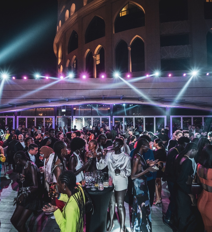 Patio en Walima Doha que alberga una fiesta