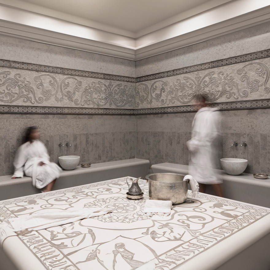 Image of two people in a hammam