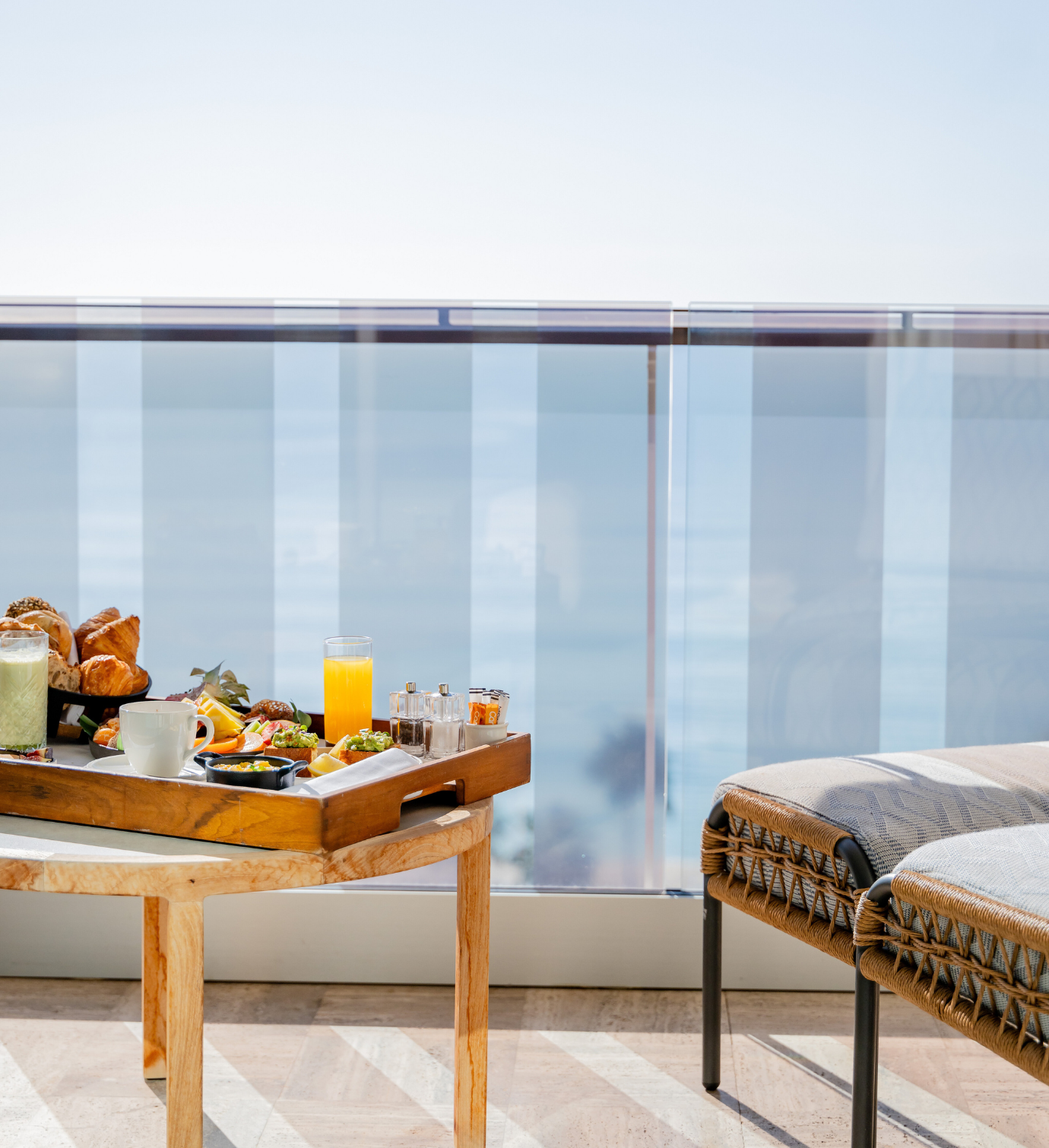 Habitación PRESTIGE superior, balcón con terraza y vistas al mar, con desayuno incluido