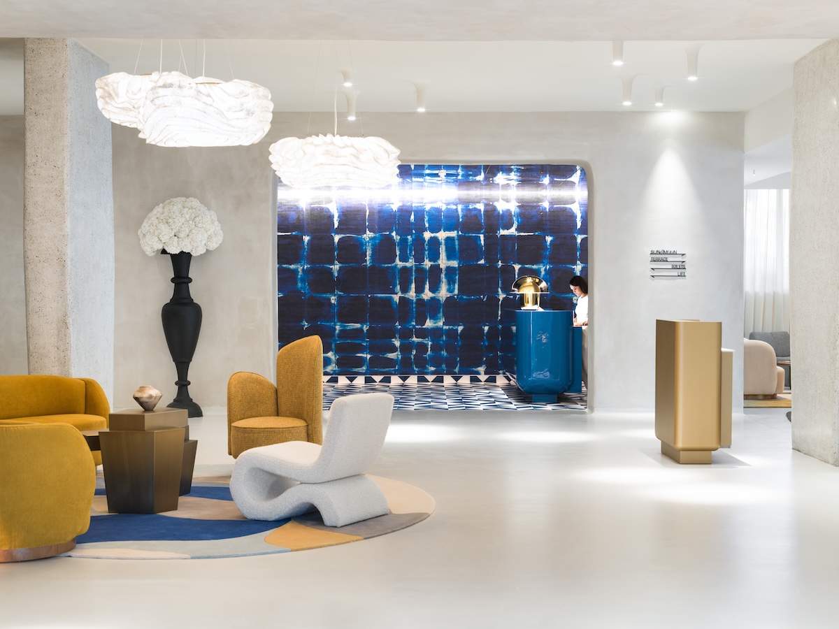 Hotel lobby with check-in desk with blue background and modern furniture