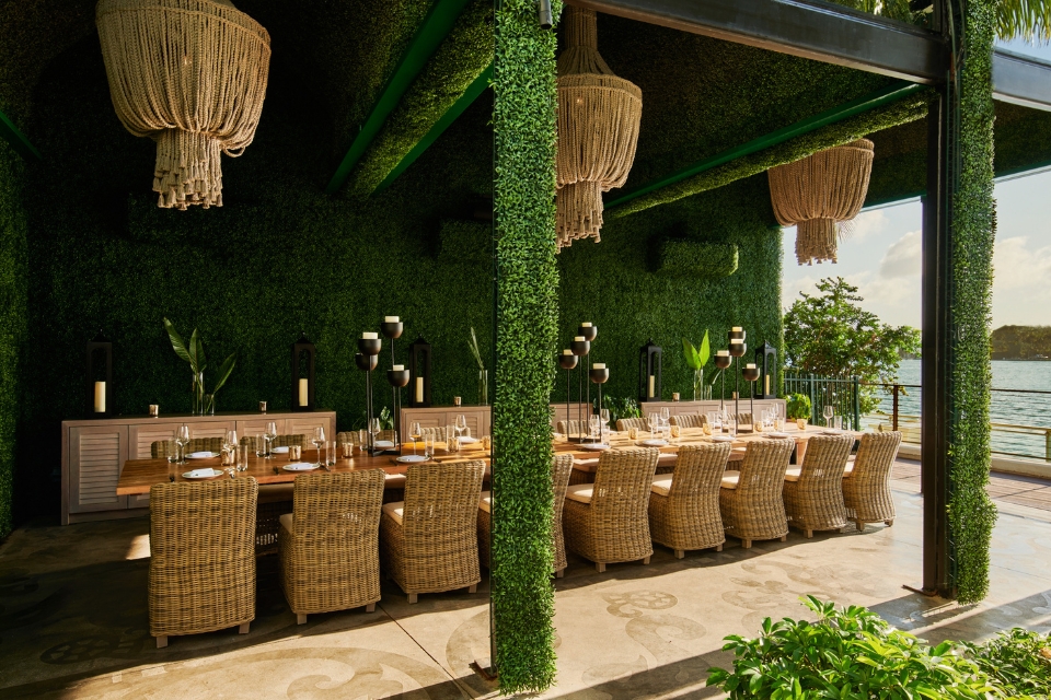 Green-filled room with boho furniture
