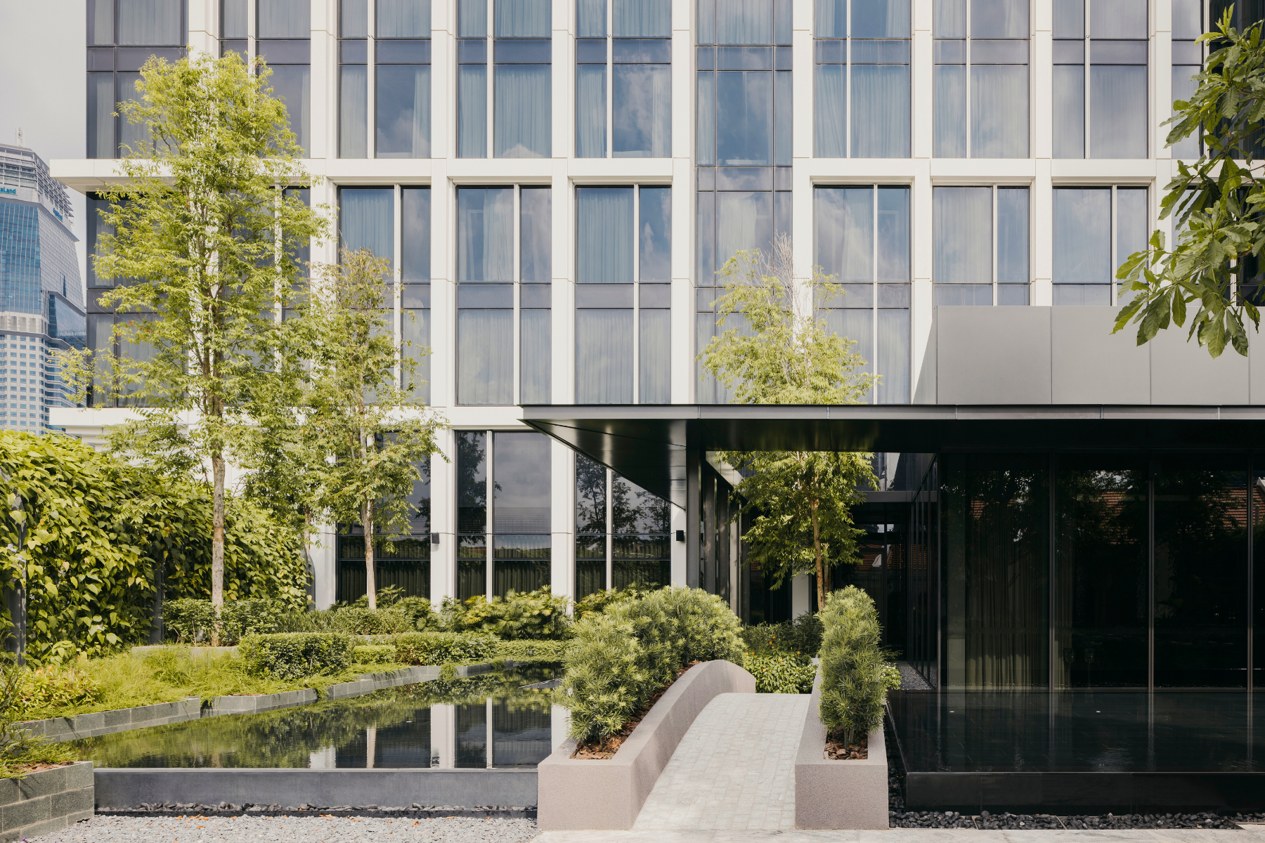 garden with greenery outside a building