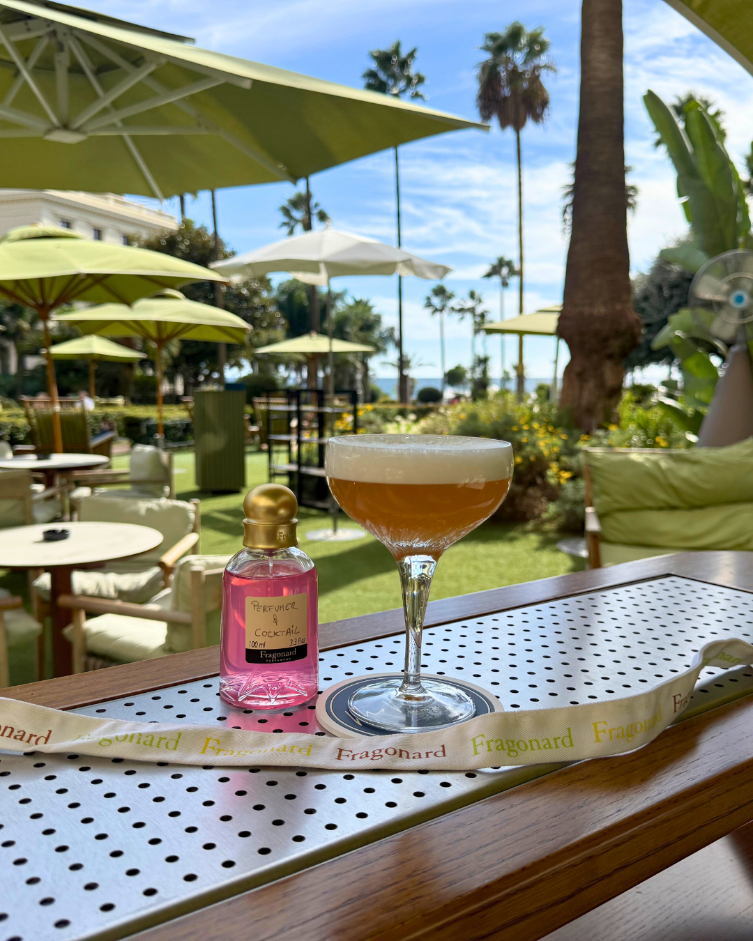 Treat yourself to a unique sensory experience in the heart of Cannes, where the art of perfume meets that of the cocktail.The Perfumer & Cocktail Workshop invites you on a refined journey through the senses: create your signature perfume at Fragonard Cannes, then compose your own cocktail inspired by your creation at Mr. Nakamoto Bar.