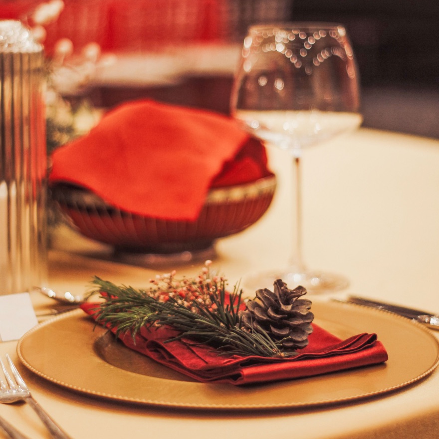 Une table de réveillon de Noël élégante, idéale pour une célébration festive à La Terraza, par Mondrian Mexico City Condesa .